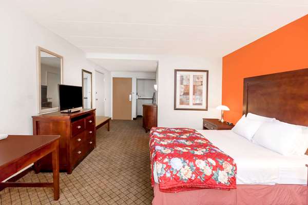  - Ramada Hotel & Conference Center Lansing - I-69 & I-96, Exit 93
