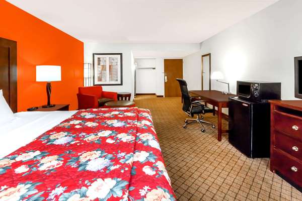  - Ramada Hotel & Conference Center Lansing - I-69 & I-96, Exit 93