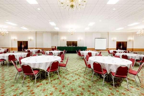  - Ramada Hotel & Conference Center Lansing - I-69 & I-96, Exit 93