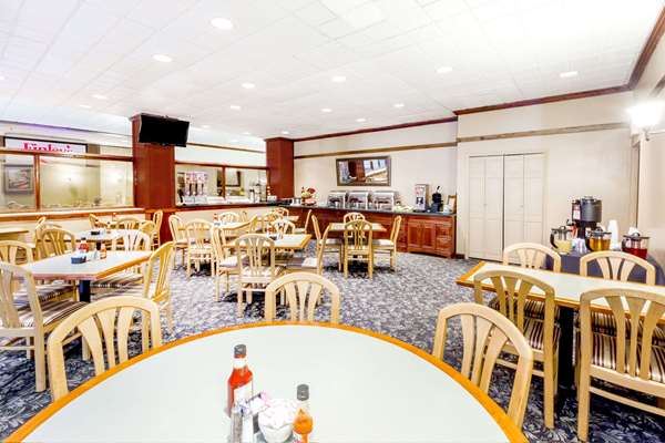  - Ramada Hotel & Conference Center Lansing - I-69 & I-96, Exit 93