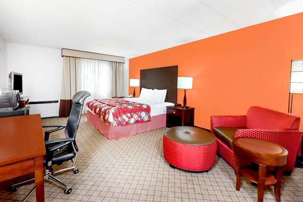  - Ramada Hotel & Conference Center Lansing - I-69 & I-96, Exit 93