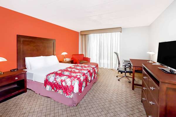 - Ramada Hotel & Conference Center Lansing - I-69 & I-96, Exit 93