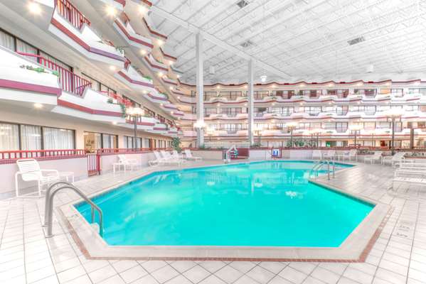 Pool - Howard Johnson Inn Lima - I-75, Exit 125