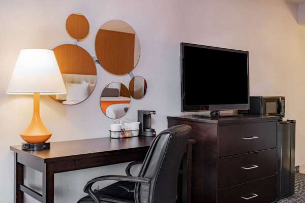  - Howard Johnson Inn Lima - I-75, Exit 125