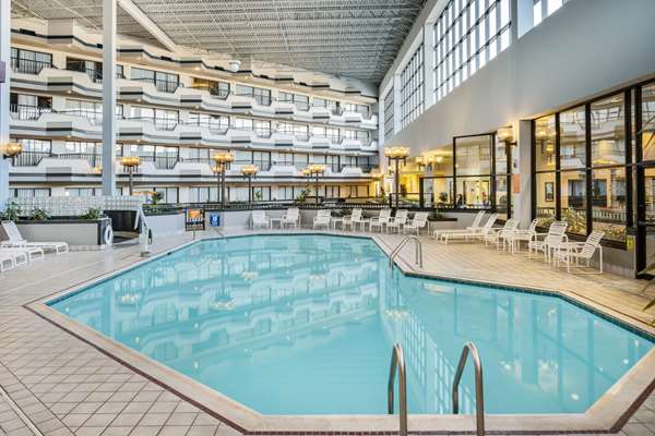 Pool - Howard Johnson Inn Lima - I-75, Exit 125
