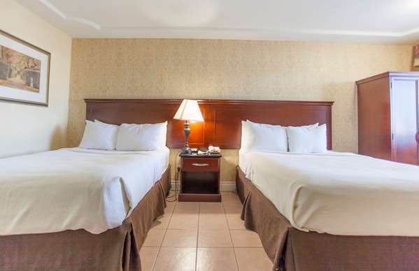  - Days Inn Shenandoah - I-45, Exit 77