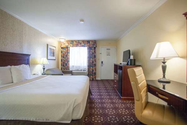  - Days Inn Shenandoah - I-45, Exit 77