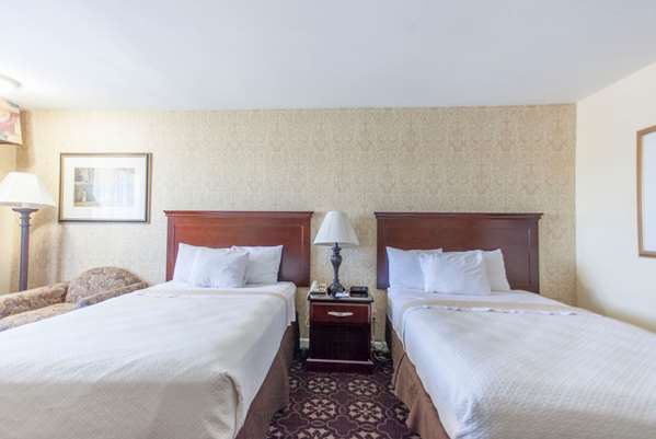  - Days Inn Shenandoah - I-45, Exit 77