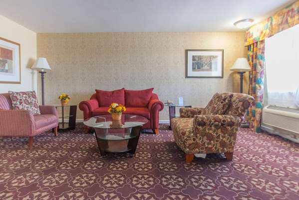 Suite - Days Inn Shenandoah - I-45, Exit 77