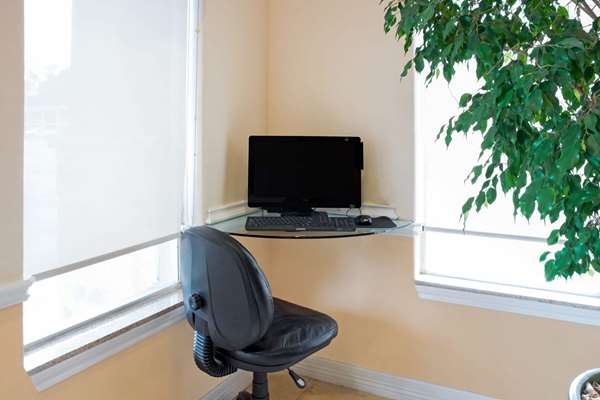 Conference Area - Days Inn Shenandoah - I-45, Exit 77