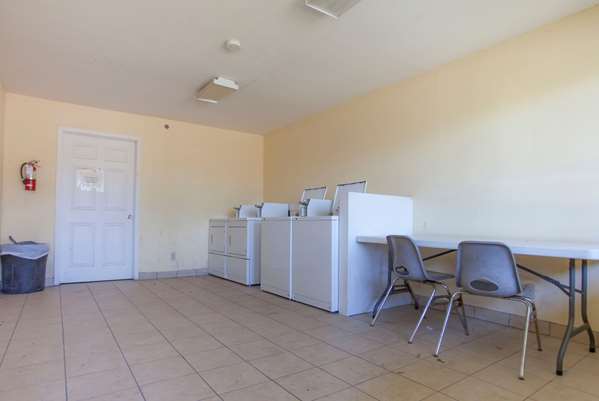 Amenities - Days Inn Shenandoah - I-45, Exit 77