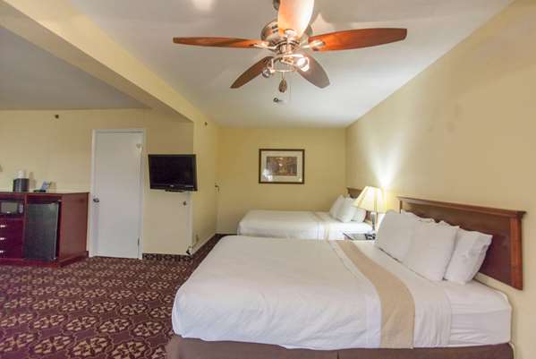 Suite - Days Inn Shenandoah - I-45, Exit 77