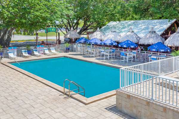 Pool - Days Inn Fort Myers Springs Resort