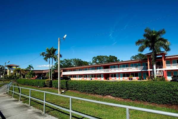 Exterior view - Days Inn Fort Myers Springs Resort