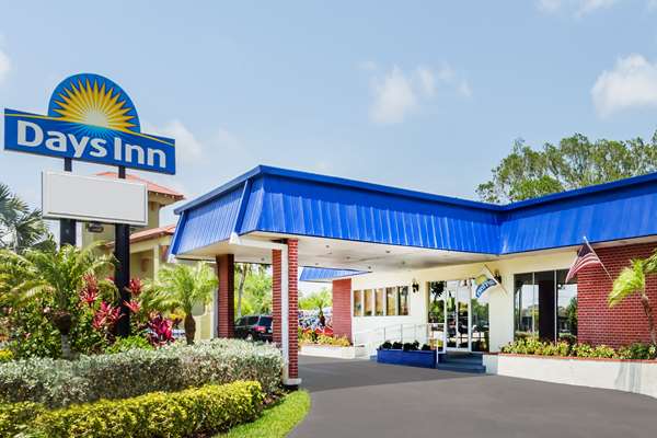Exterior view - Days Inn Fort Myers Springs Resort