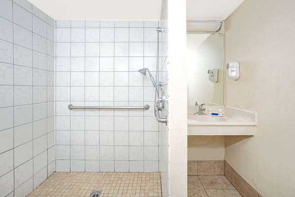  - Baymont Inn & Suites LAX Lawndale