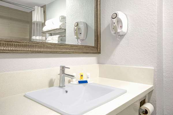  - Baymont Inn & Suites LAX Lawndale