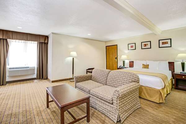 Suite - Baymont Inn & Suites LAX Lawndale