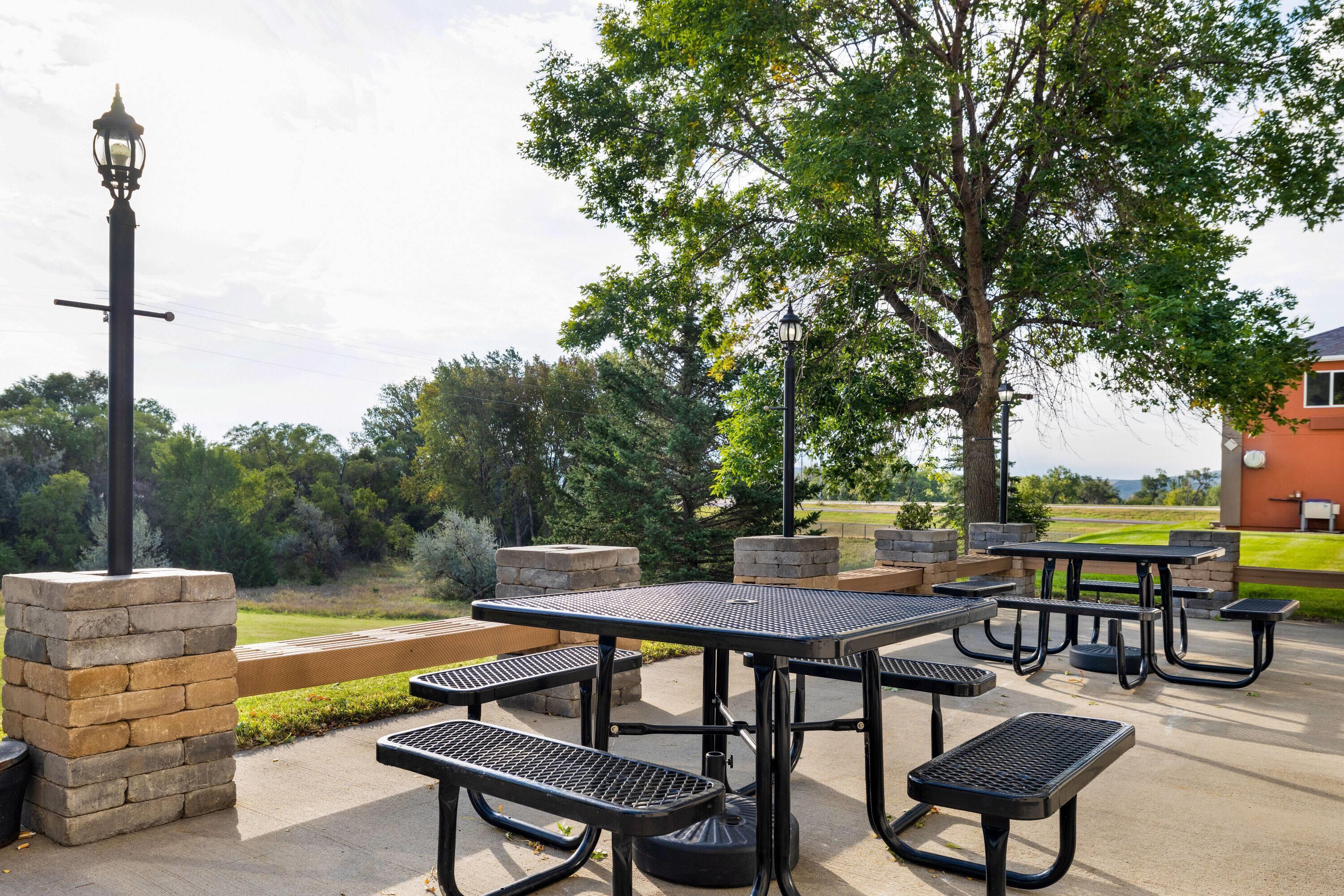 Property amenity | Howard Johnson Hotel & Suites by Wyndham Oacoma