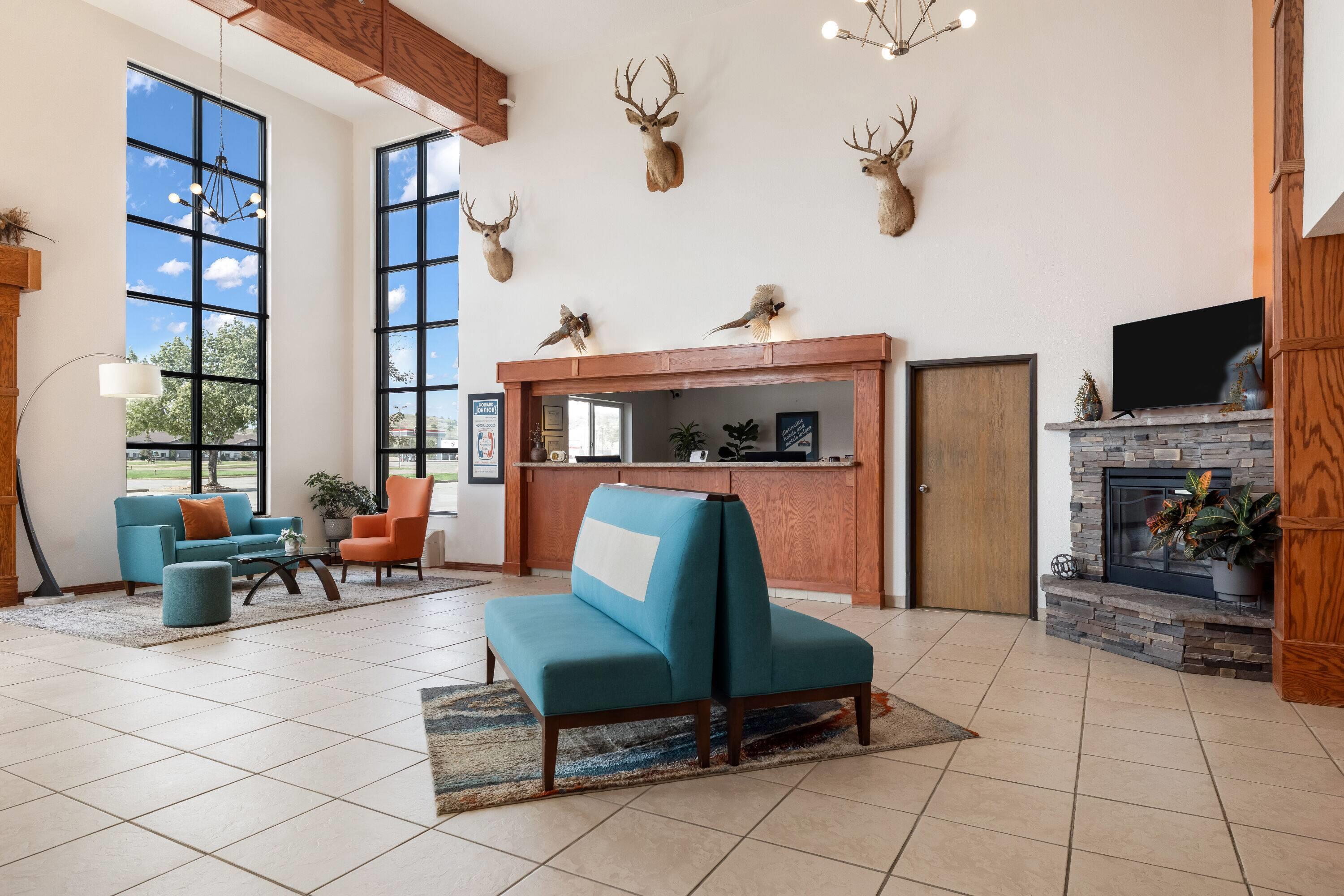 Reception | Howard Johnson Hotel & Suites by Wyndham Oacoma