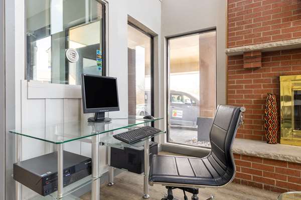 Conference Area - Super 8 Motel Airport Kansas City - I-29, Exit 13