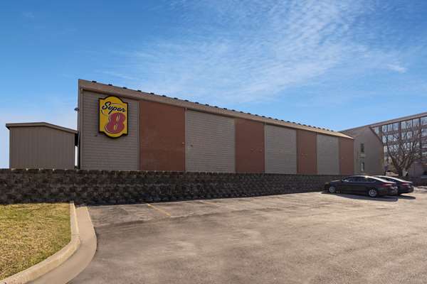 Exterior view - Super 8 Motel Airport Kansas City - I-29, Exit 13