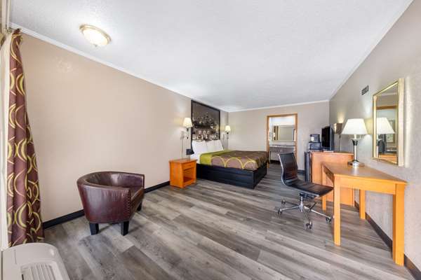  - Super 8 Motel Airport Kansas City - I-29, Exit 13