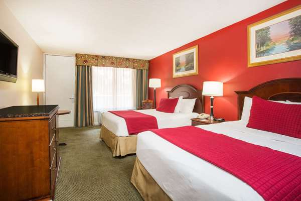  - Ramada Hotel Warner Robins - I-75, Exit 146