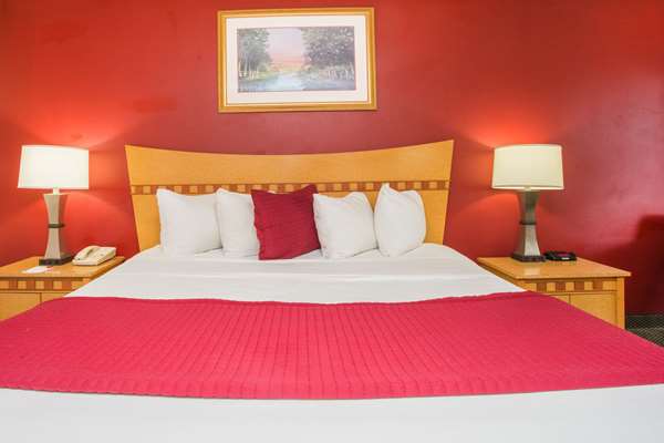  - Ramada Hotel Warner Robins - I-75, Exit 146