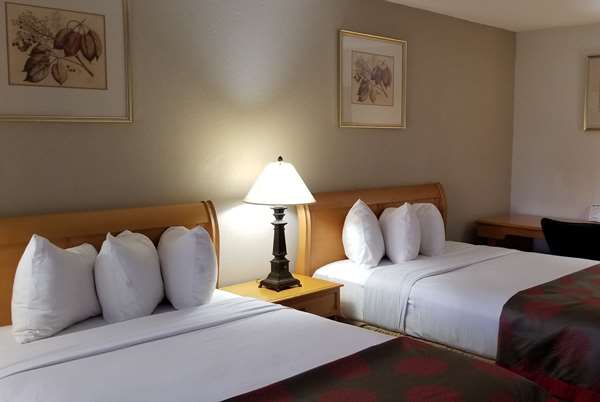  - Ramada Hotel Warner Robins - I-75, Exit 146