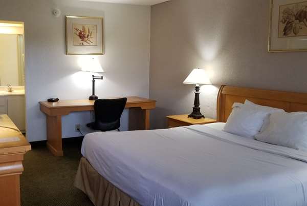  - Ramada Hotel Warner Robins - I-75, Exit 146