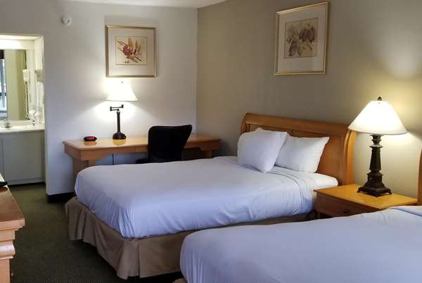  - Ramada Hotel Warner Robins - I-75, Exit 146