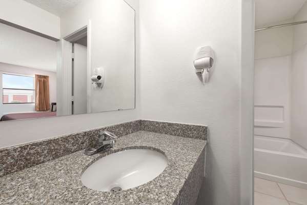  - Knights Inn Slaton