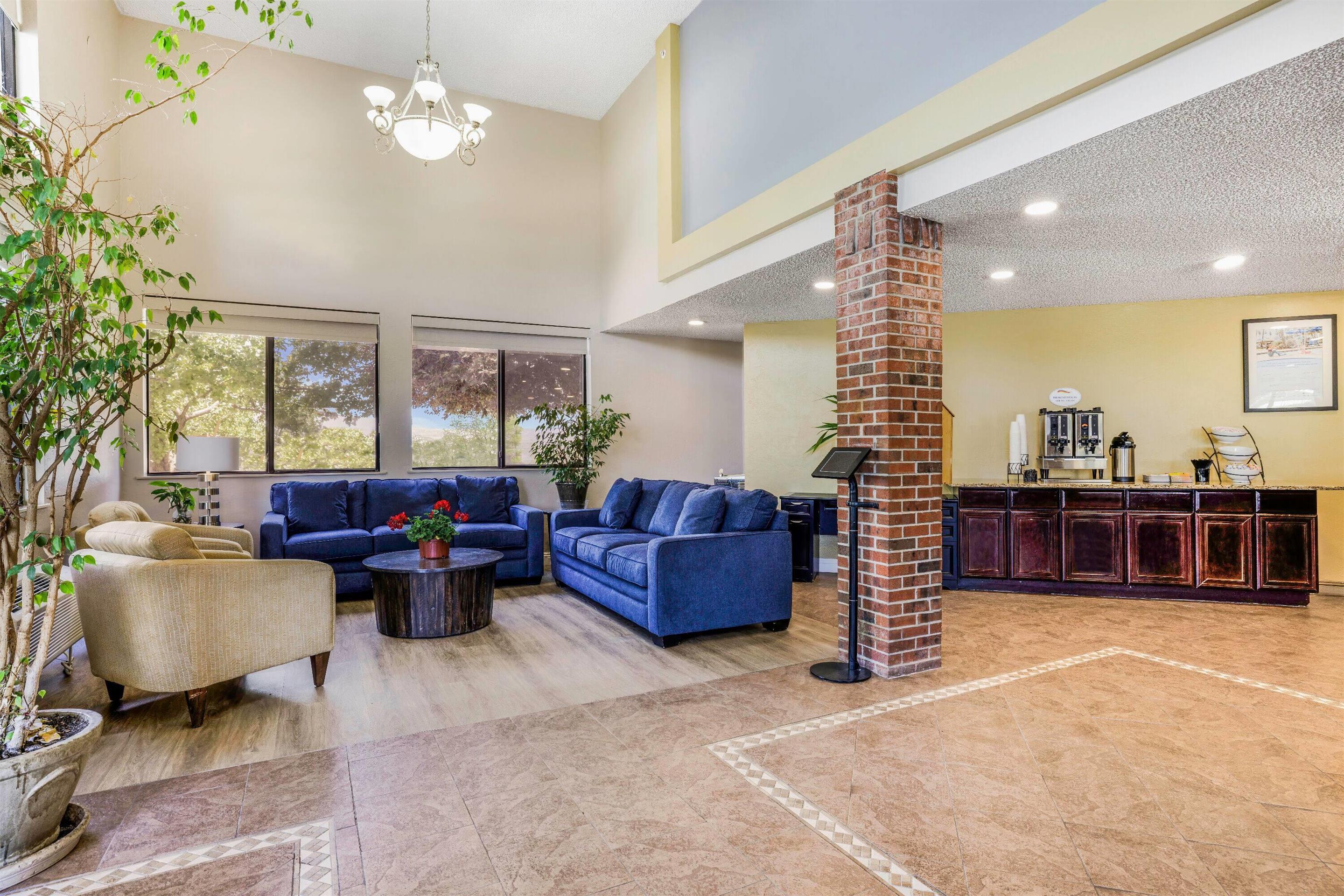 Lobby | Baymont by Wyndham Cortez