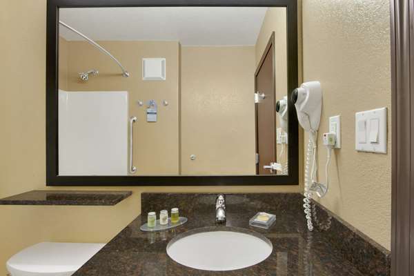  - Microtel Inn & Suites by Wyndham Buda - I-35, Exit 220