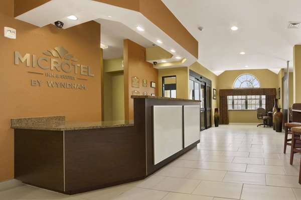  - Microtel Inn & Suites by Wyndham Buda - I-35, Exit 220