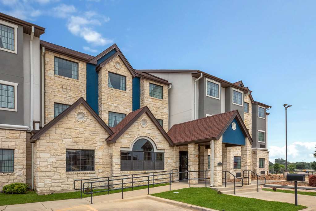 Microtel Inn & Suites Buda at Cabelas