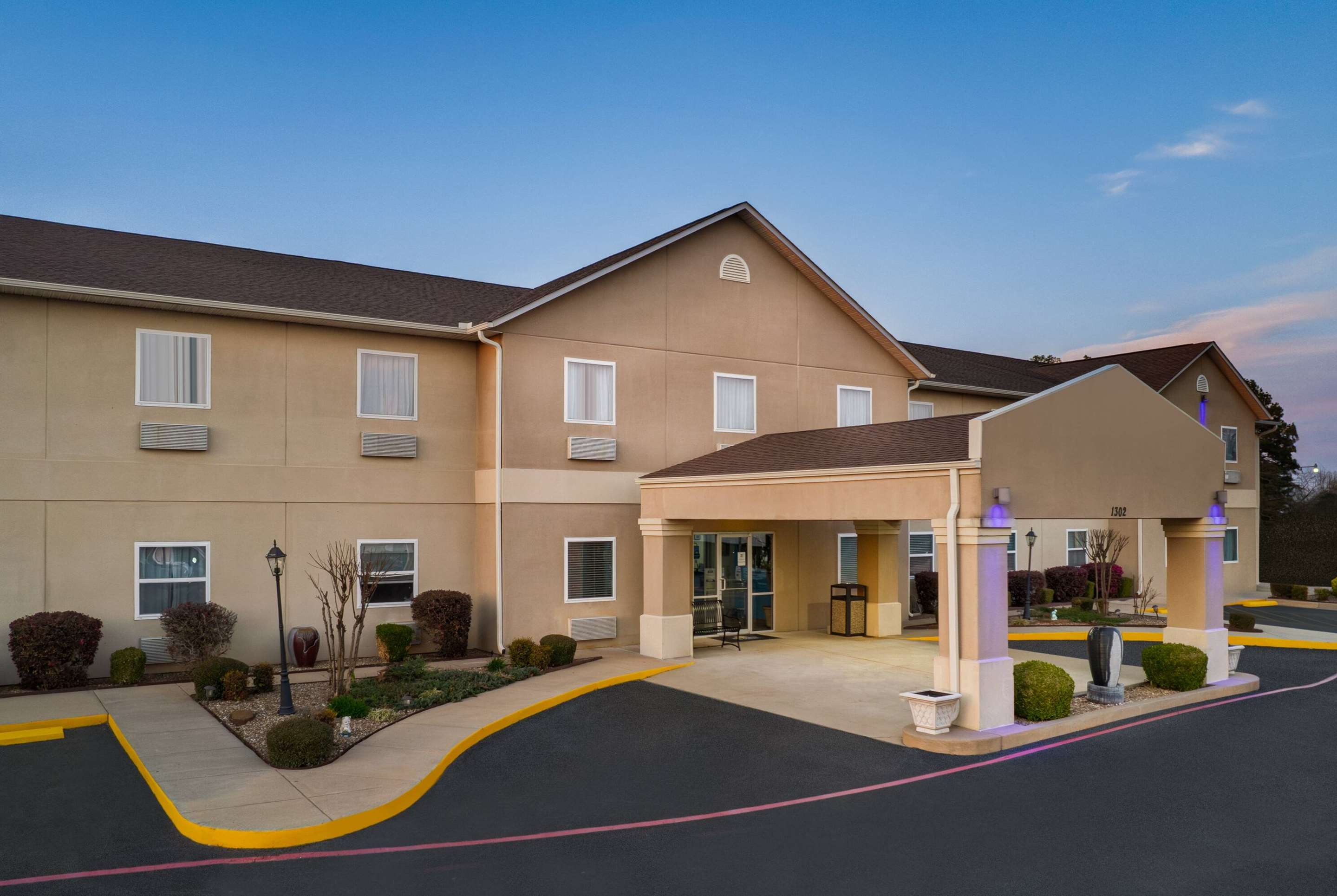 Exterior | Days Inn & Suites by Wyndham Cabot