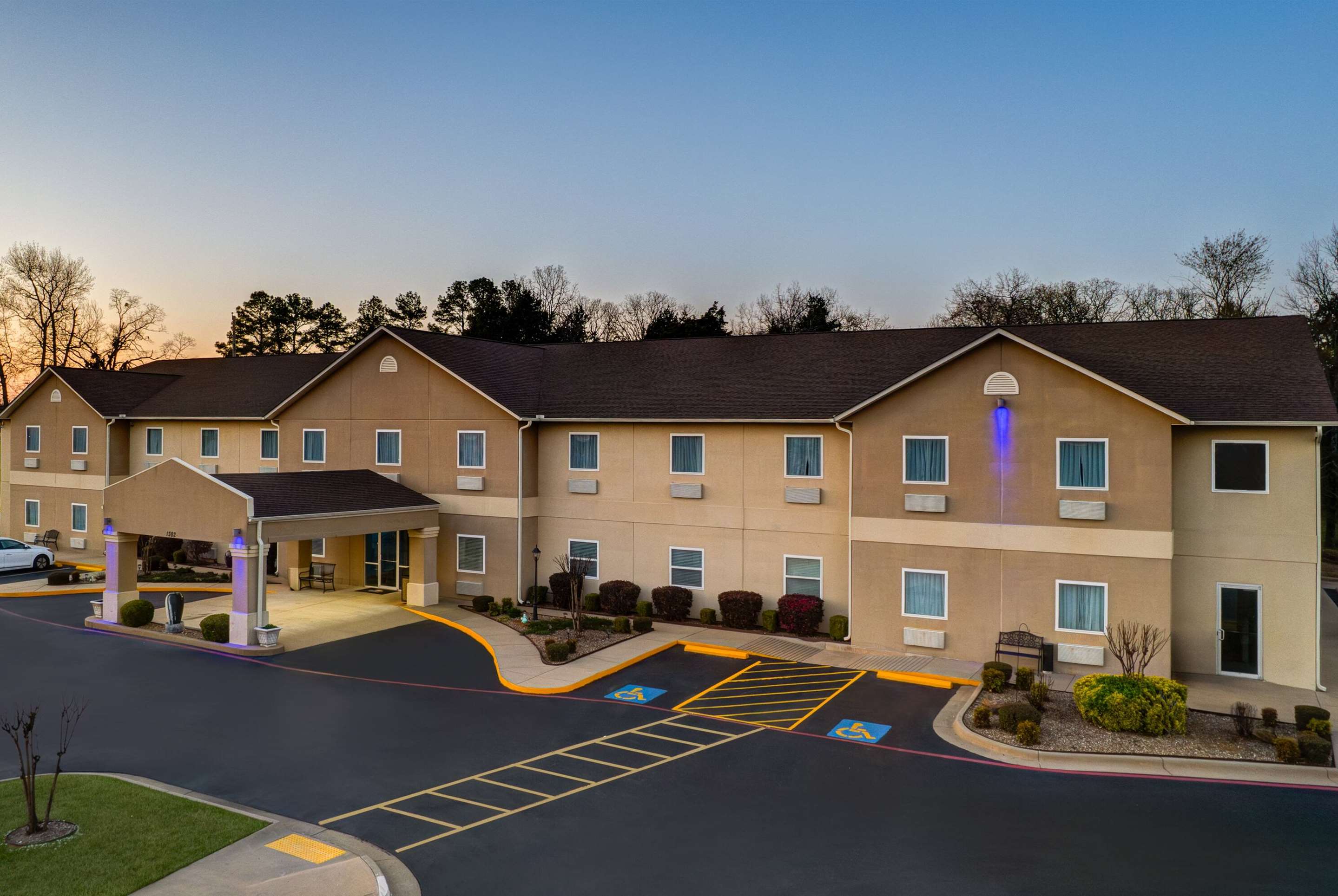 Exterior | Days Inn & Suites by Wyndham Cabot