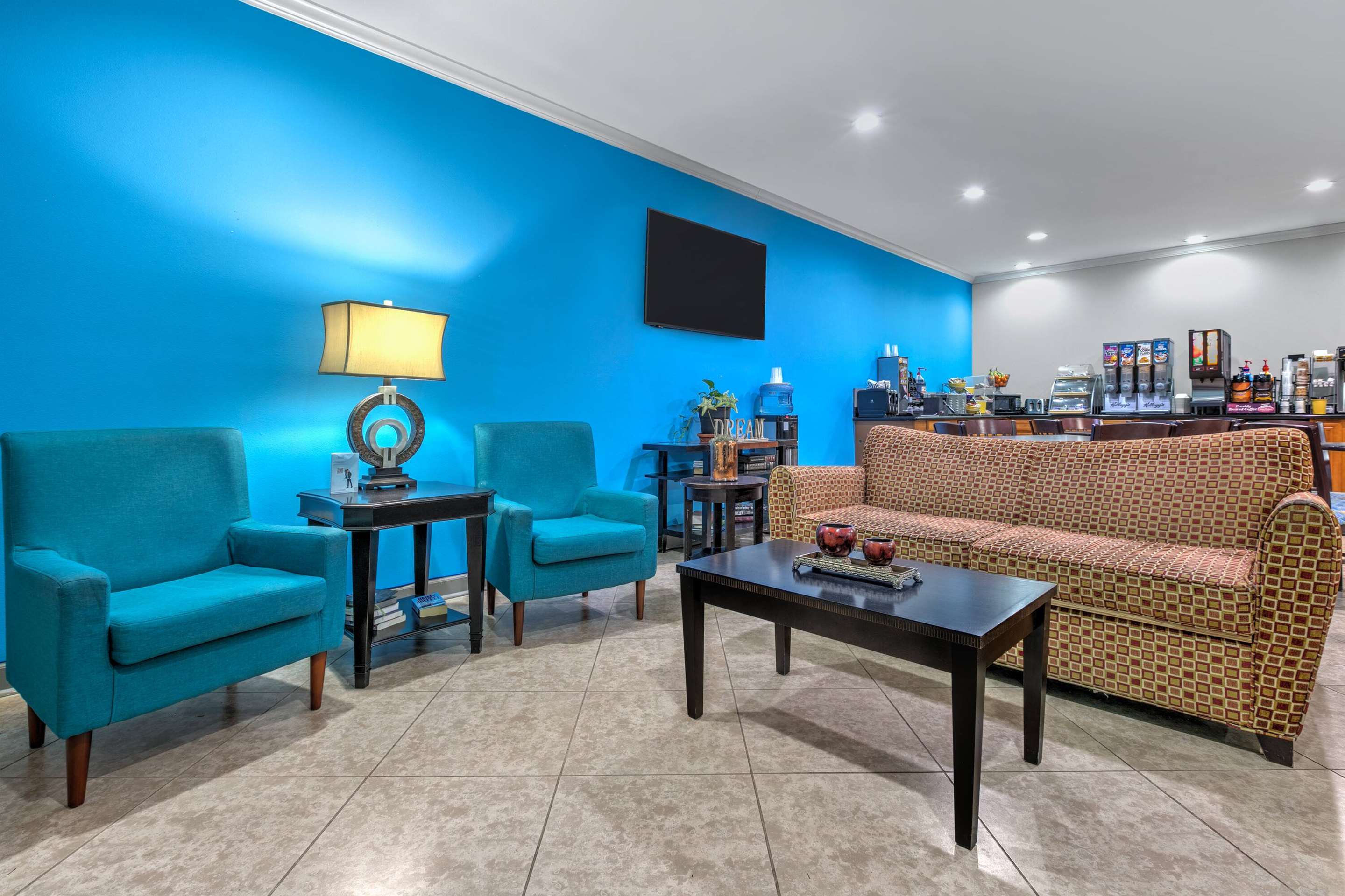 Lobby | Days Inn & Suites by Wyndham Cabot