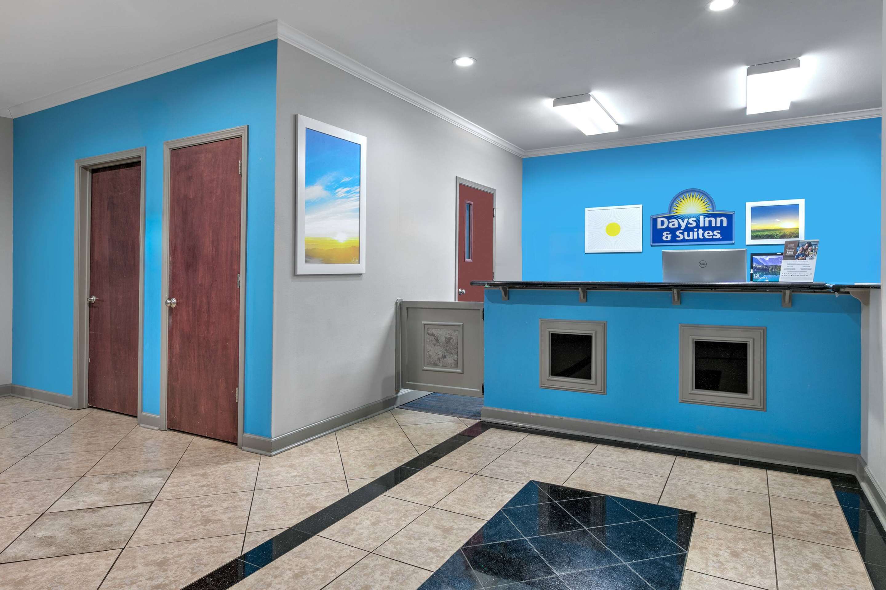 Lobby | Days Inn & Suites by Wyndham Cabot