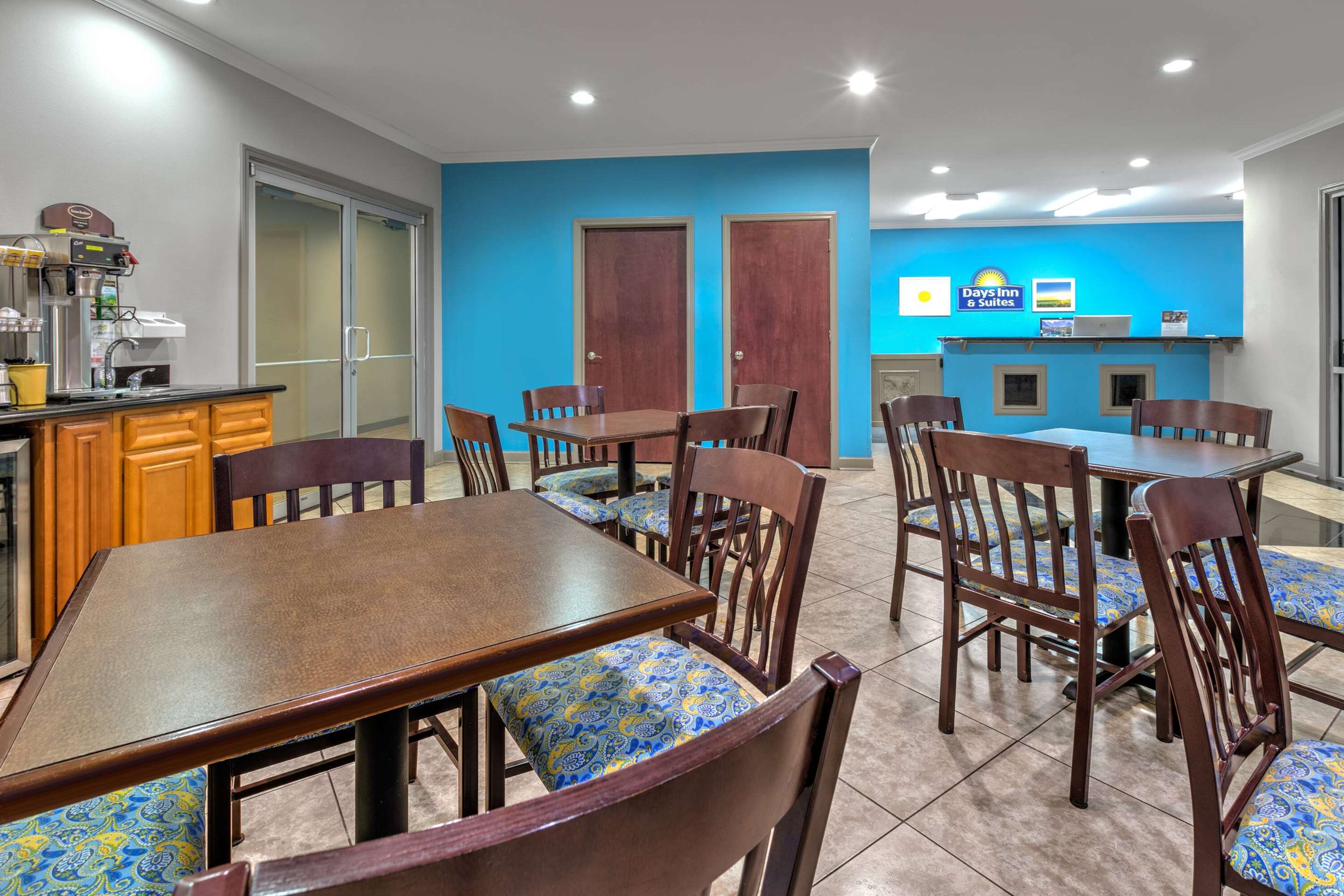 Lobby | Days Inn & Suites by Wyndham Cabot