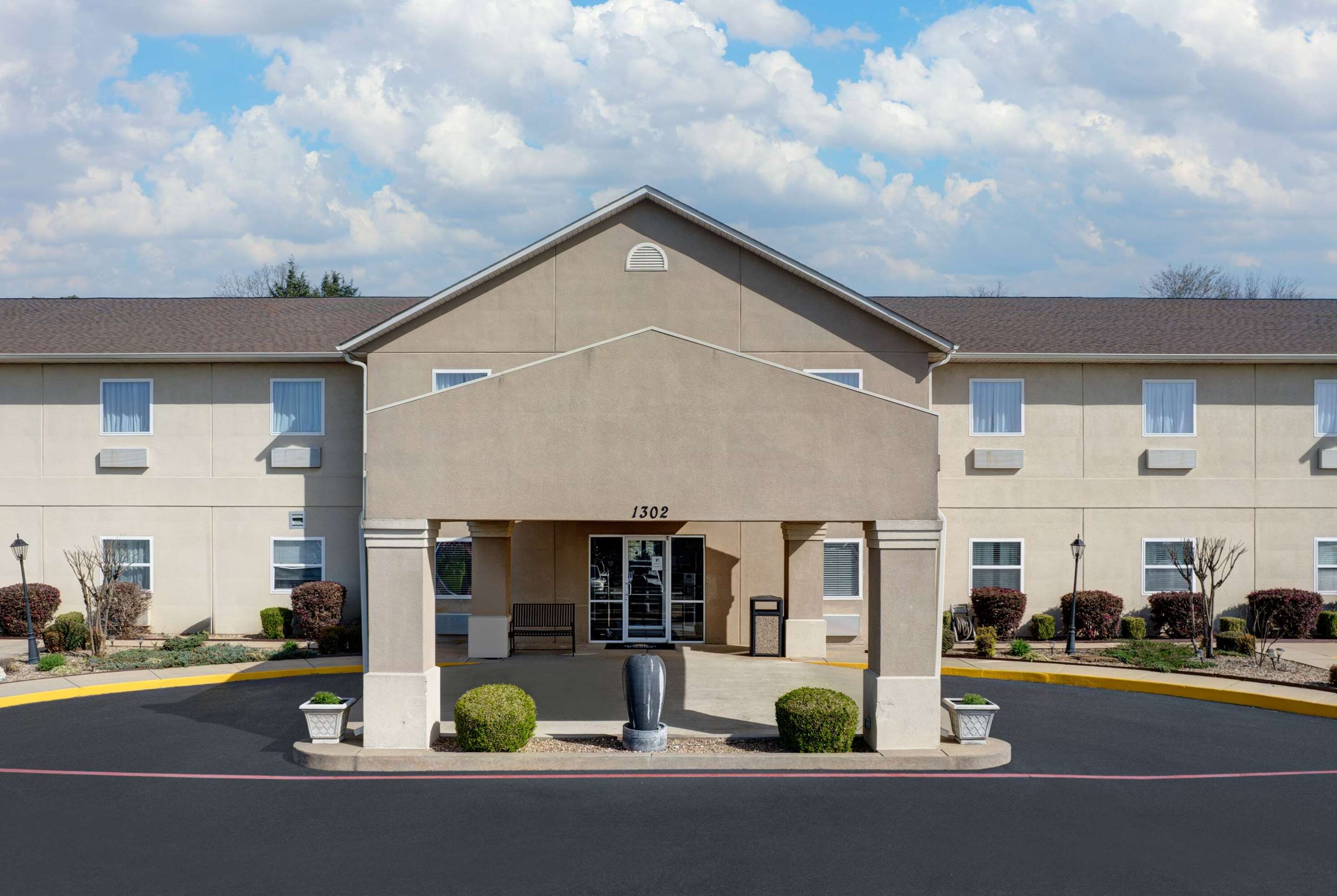 Exterior | Days Inn & Suites by Wyndham Cabot