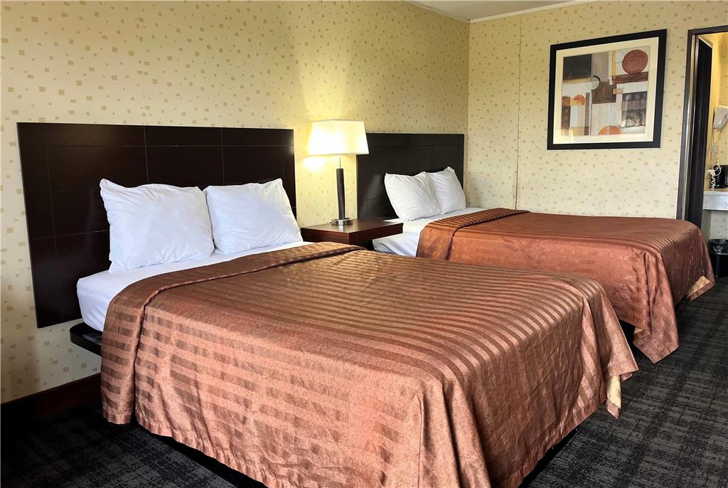 TRAVELODGE SEYMOUR-guestroom-Guest Room,On-Site.jpg