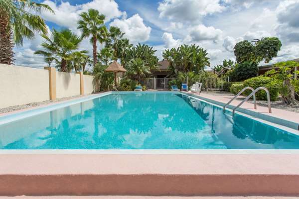 Pool - Knights Inn Arcadia