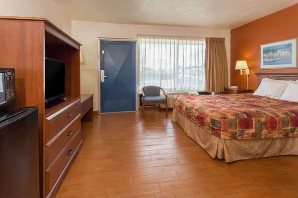  - Knights Inn Arcadia