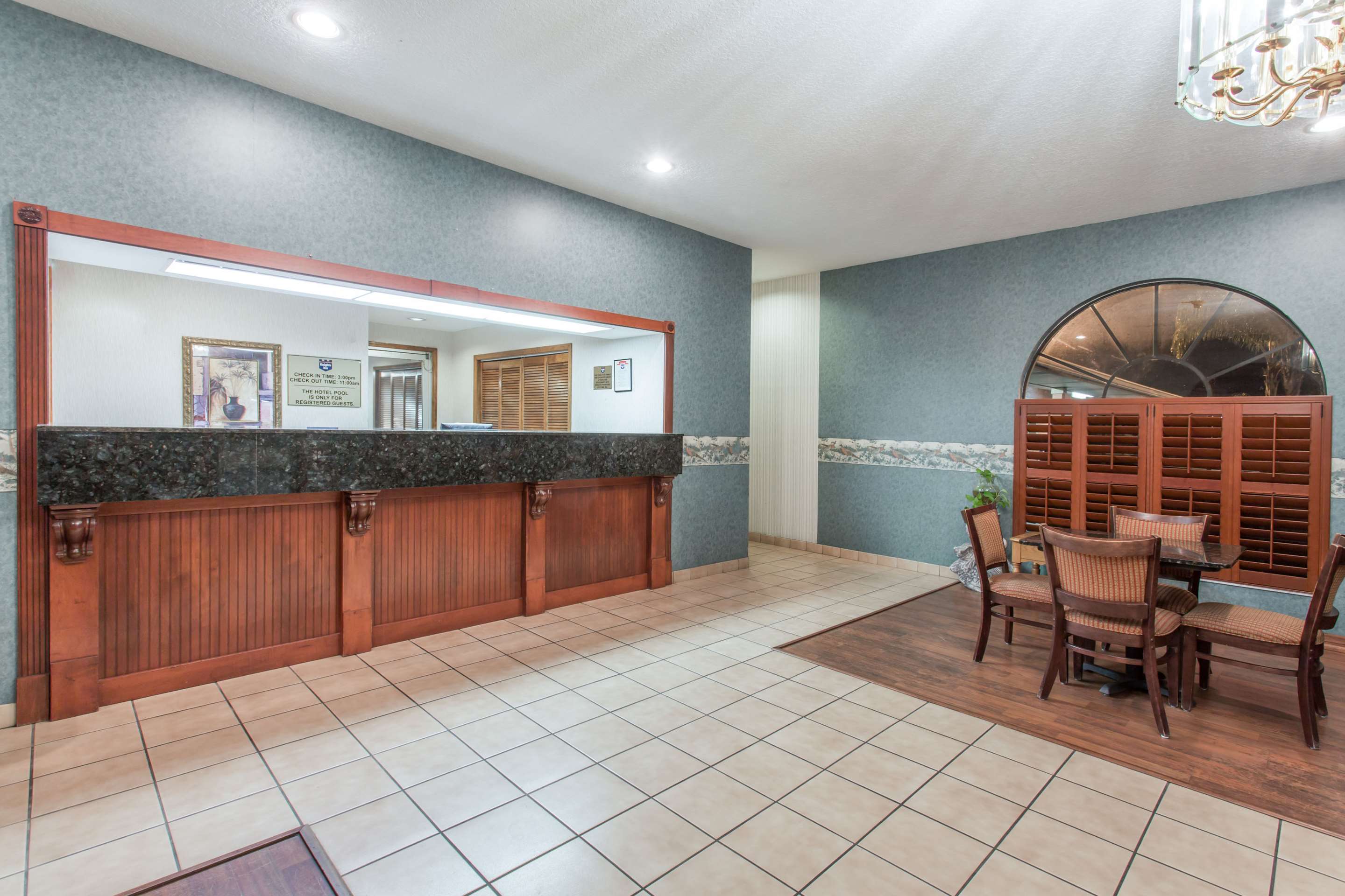 Front Desk | Knights Inn Arcadia