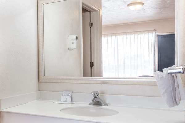  - Knights Inn Arcadia