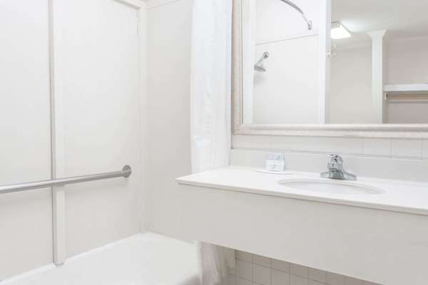  - Knights Inn Arcadia