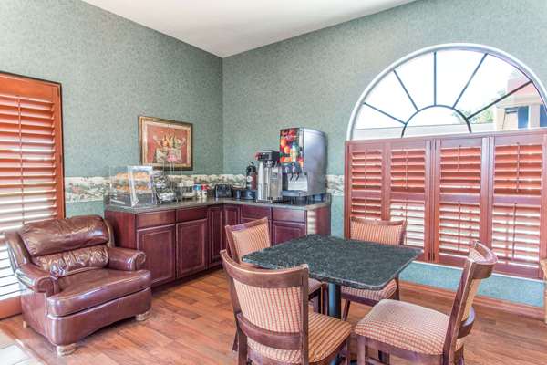  - Knights Inn Arcadia